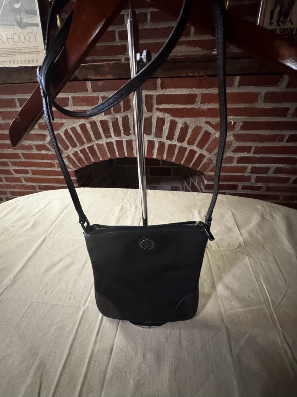 ✨Tory Burch Nylon Swingpack Crossbody Bag- in black GOOD CONDITION✨